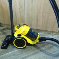 Test de l'aspirateur Karcher VC 3 : l'aspirateur idéal pour les surfaces lisses