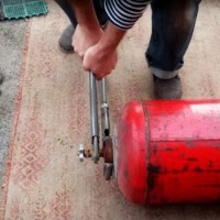 The valve structure on a gas cylinder and how to replace it if necessary
