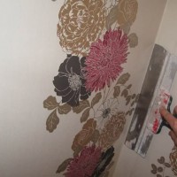 Is it possible to glue wallpaper on painted walls: options, features, instructions