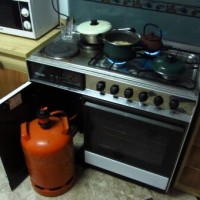 Is it possible to keep a gas cylinder in an apartment: norms and rules for using bottled gas