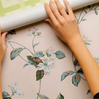 How to easily and quickly hang meter-long wallpaper - a step-by-step guide