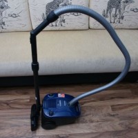 Ang pagsusuri sa vacuum cleaner ng Samsung SC4140: isang matibay na workhorse na walang mga kampana at sipol