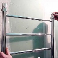 Moving a heated towel rail to another wall in the bathroom: installation instructions