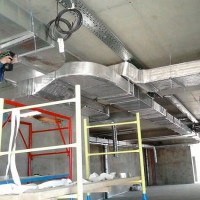 Comment installer des tuyaux de ventilation : technologies d'installation pour la fixation aux murs et aux plafonds