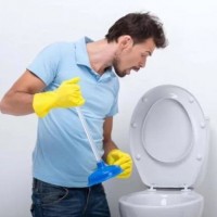 Sewer smell in the toilet: an overview of possible causes and solutions
