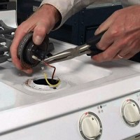 Why the gas stove does not hold a flame, the oven goes out and the burner goes out: an overview of the reasons and repair tips