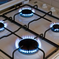 Is it possible to heat up with a gas stove: norms and requirements + potential dangers when playing with the ban