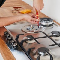 Why does a gas stove give an electric shock: popular reasons and recommendations for eliminating them