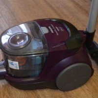 Pagsusuri ng Philips FC 8472/01 PowerPro Compact vacuum cleaner: simpleng disenyo at pinataas na kapangyarihan