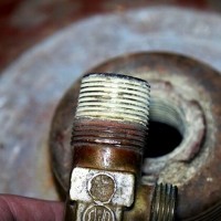 How to unscrew the valve on a gas cylinder: safe ways to disconnect the valve