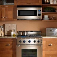 Is it possible to hang a microwave oven above a gas stove: safety requirements and basic installation rules
