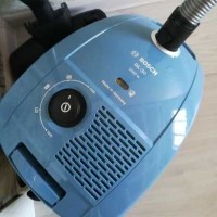 Review of vacuum cleaner with dust collector Bosch GL30 BGL32003: reliable unit in basic assembly