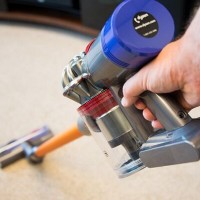 Dyson V8 cordless vacuum cleaner review: unprecedented stick power