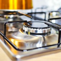 How and with what to clean the grate of a gas stove from grease and carbon deposits: a review of effective home remedies