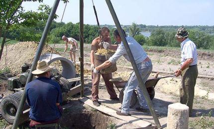 Pomocí stativu spusťte prstence do studny