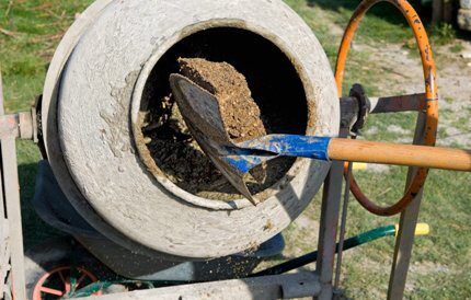 Loading a concrete mixer manually