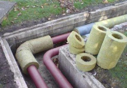 Laying pipes in a prepared trench