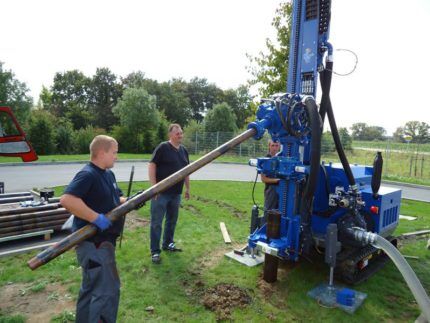 Equipment for drilling artesian wells 