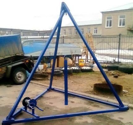 Tripod for bailer drilling