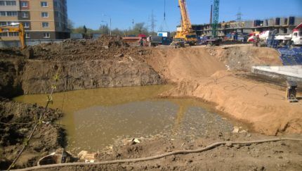 Pumping out a construction pit
