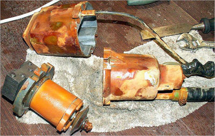 Disassembled trickle pump