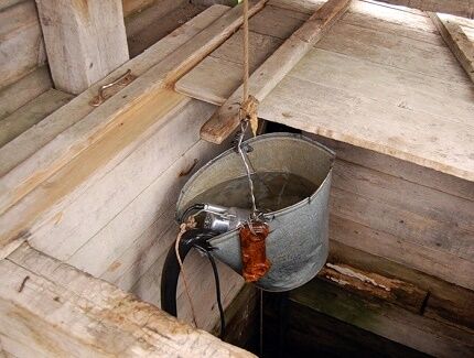 Vibrating pump in a well