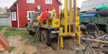 Rotary well drilling