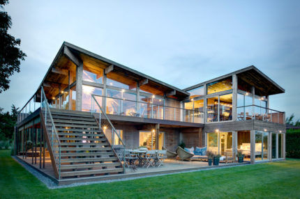 Ecohouse with circular glazing