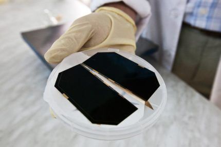 How do silicon solar cells work?