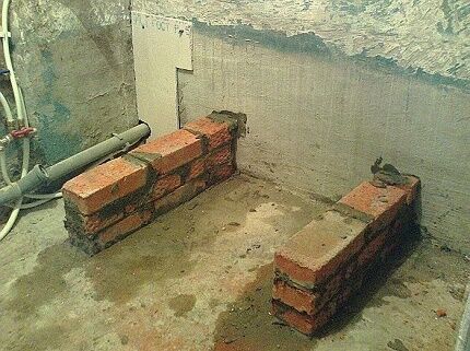 Construction of brick supports for a bathtub