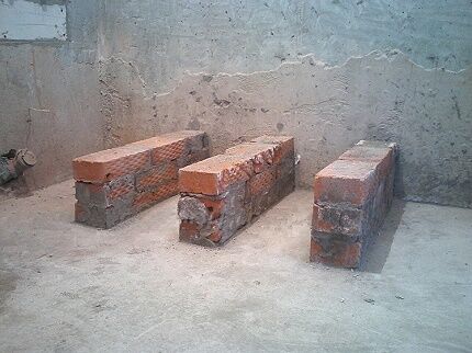 How many brick supports do you need for a bathtub?