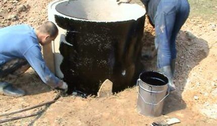 Application of bitumen mastic