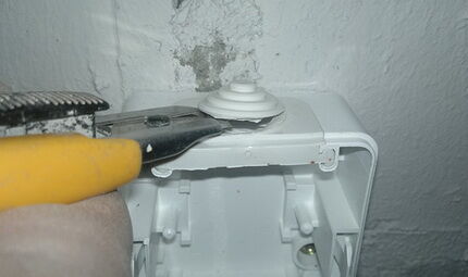 Installing a surface socket