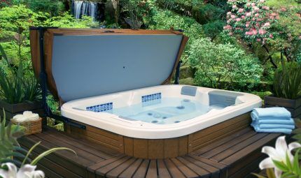 Outdoor hot tub