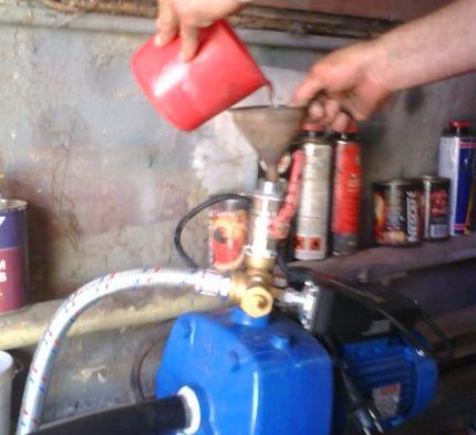 Priming a pump with an ejector