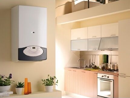Installation of a wall-mounted gas boiler 