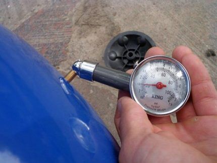 Pressure gauge for hydraulic accumulator