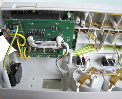 Internal components of SMS socket