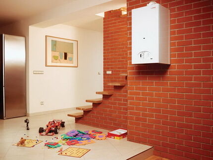 Installation of a wall-mounted gas boiler