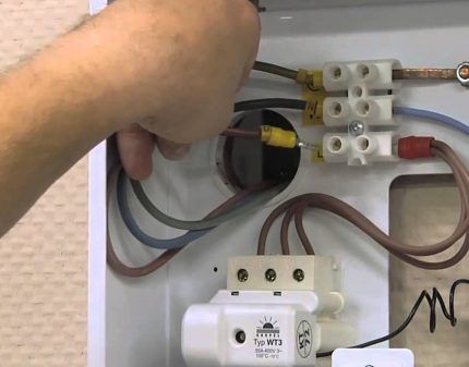 Connecting the boiler to the electrical network