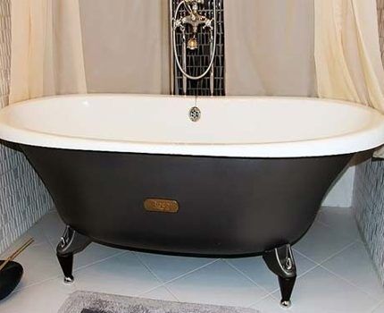 Oval bathtub in a cramped room