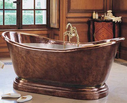 Natural wood bathtub