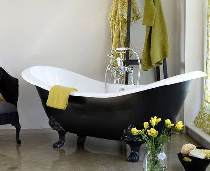 Oval cast iron bathtub