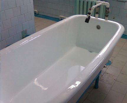 Bathtub restored with liquid acrylic