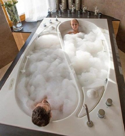 Non-standard forms of acrylic bathtub
