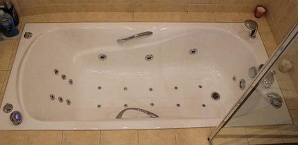 Sample cast iron whirlpool bathtub