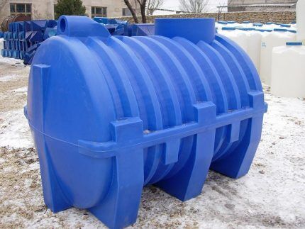 Plastic tank