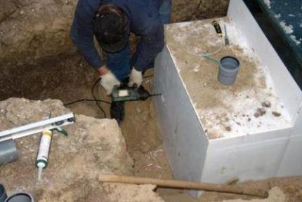 Installation of a septic tank topas