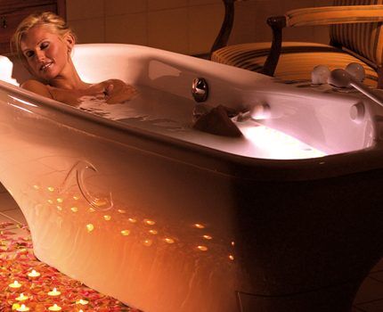 Acrylic whirlpool bathtub with lighting