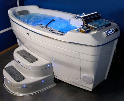 Whirlpool bathtub throne